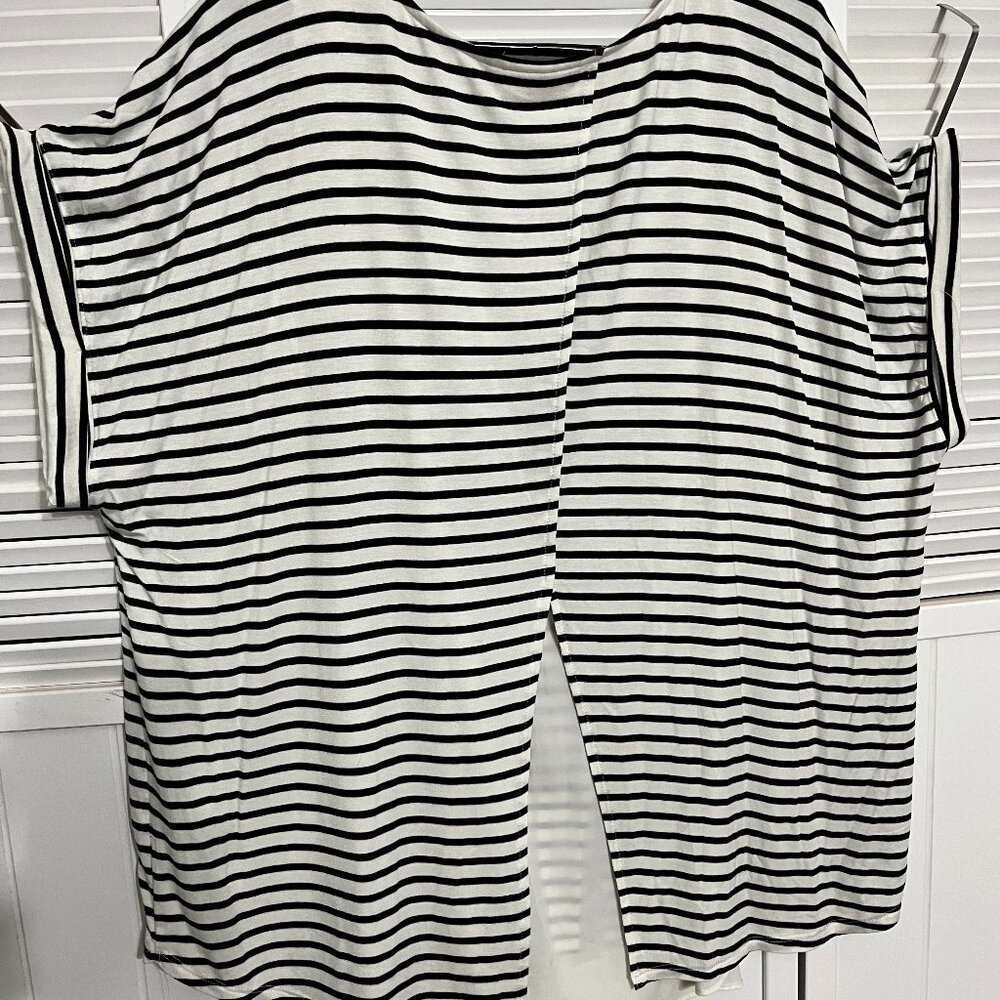 High-Lo Black and White Striped with a split bottom back, 2X , APT. 9 - Picture 2 of 5